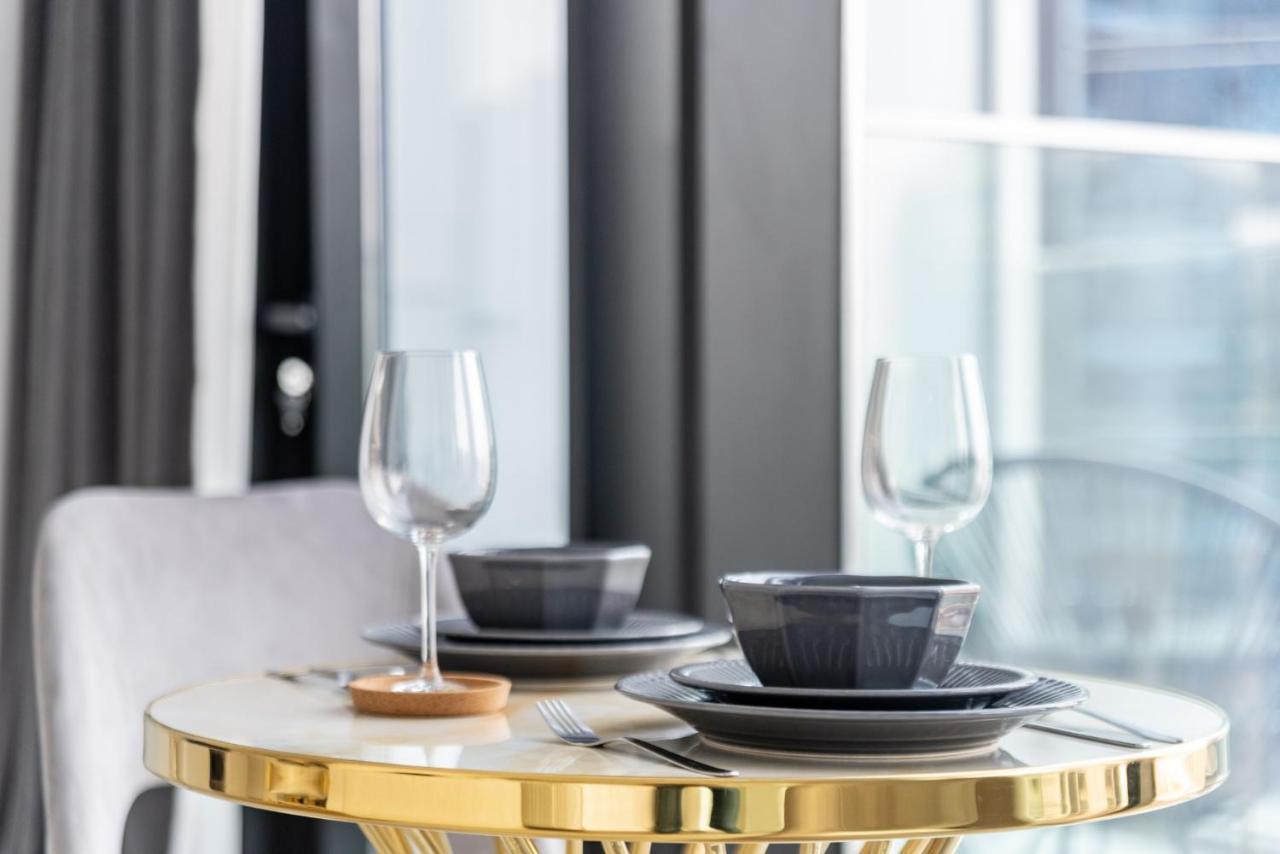 Luxury Studios With Burj Khalifa Or Canal View In Downtown - Marquise Square Tower دبي المظهر الخارجي الصورة