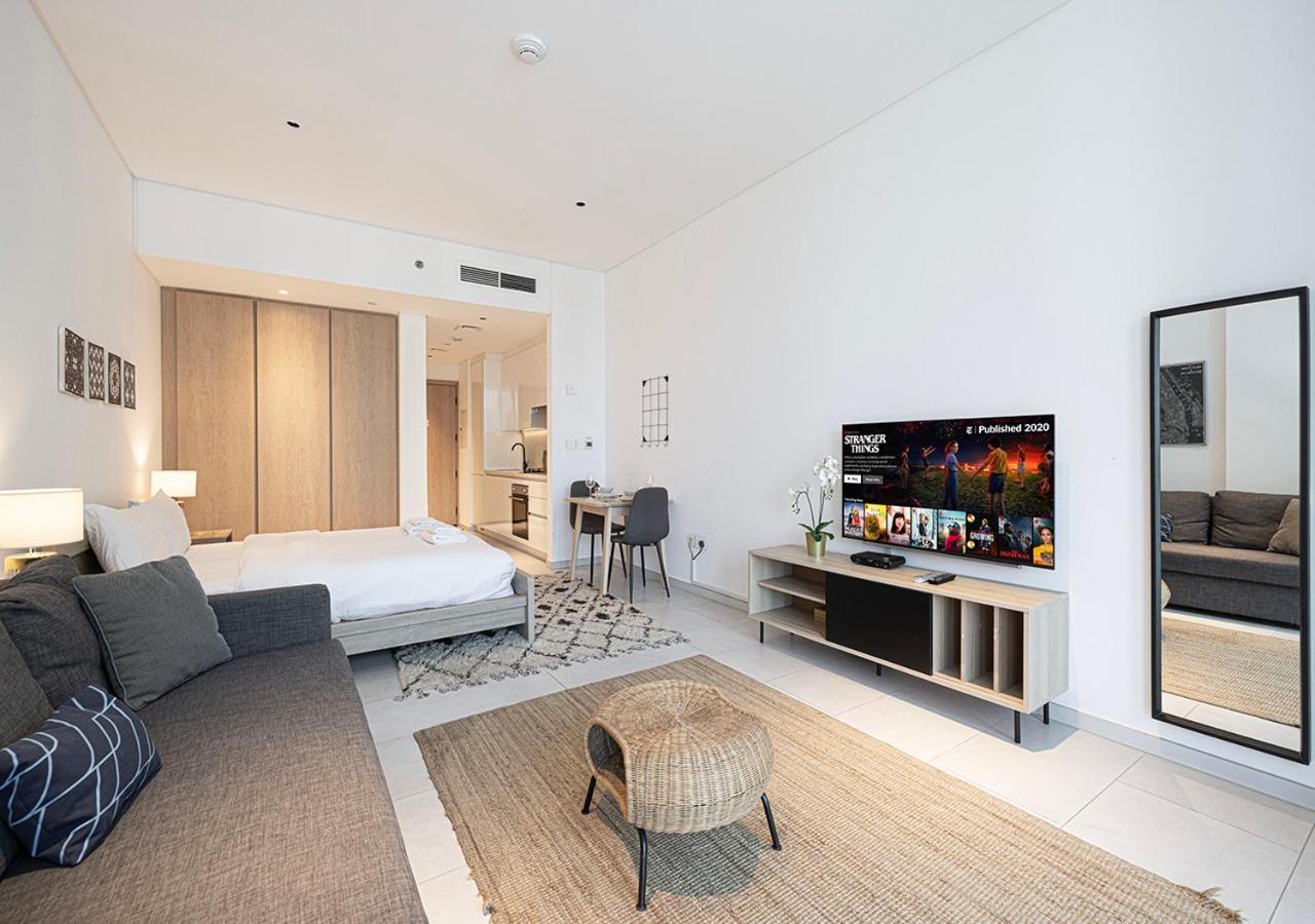 Luxury Studios With Burj Khalifa Or Canal View In Downtown - Marquise Square Tower دبي الغرفة الصورة