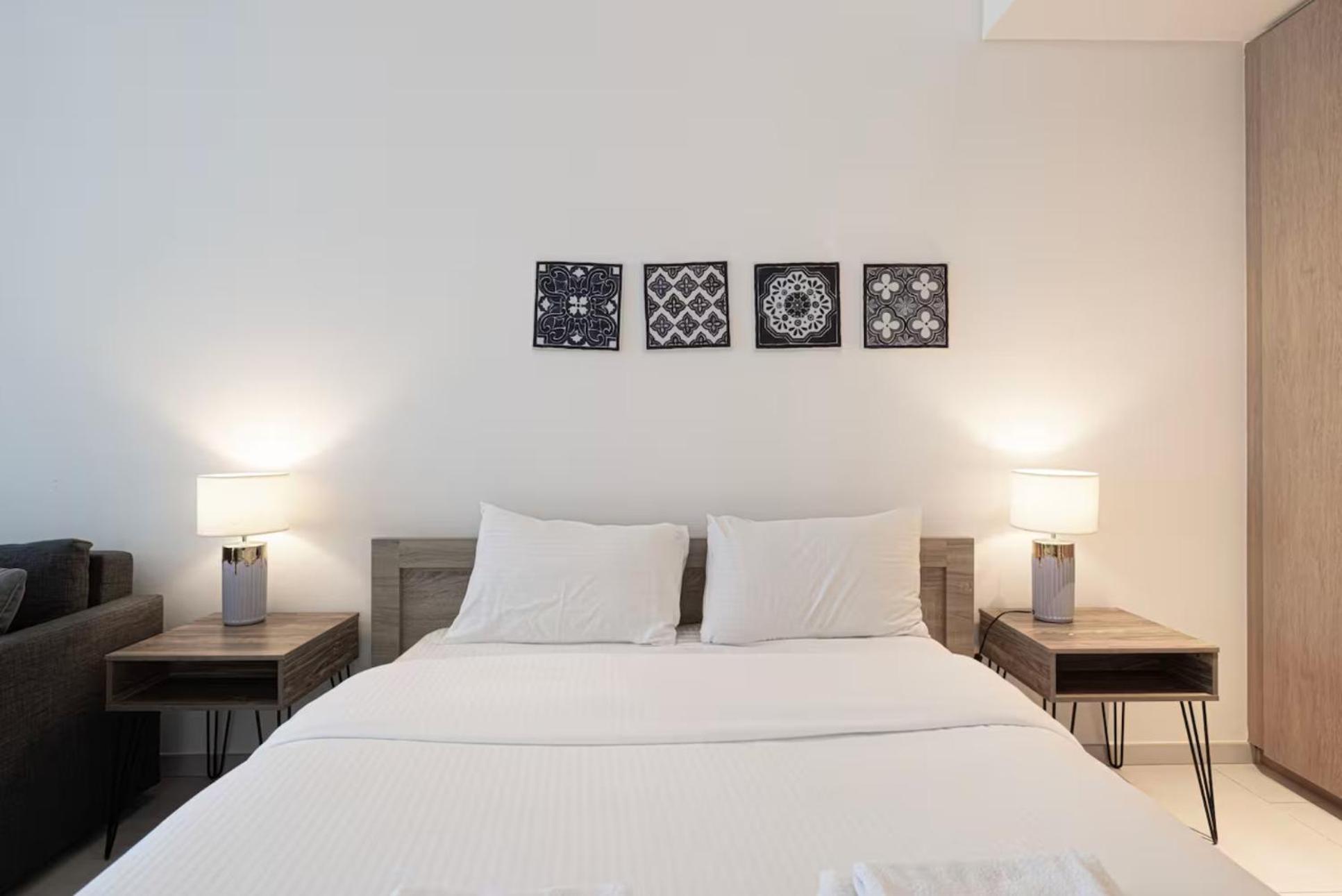Luxury Studios With Burj Khalifa Or Canal View In Downtown - Marquise Square Tower دبي الغرفة الصورة